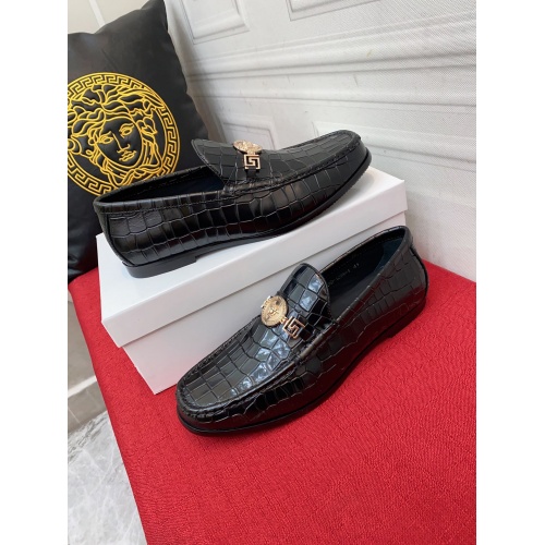 Versace Leather Shoes For Men #944554
