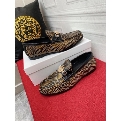 Versace Leather Shoes For Men #944557