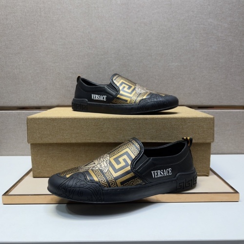 Versace Casual Shoes For Men #945435