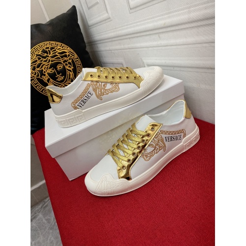 Versace Casual Shoes For Men #945573