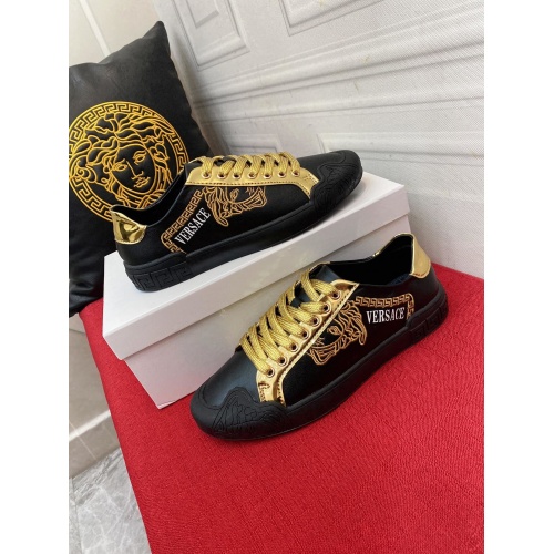 Versace Casual Shoes For Men #945574