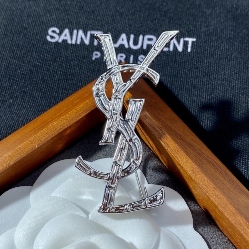 Yves Saint Laurent Brooches For Women #945932