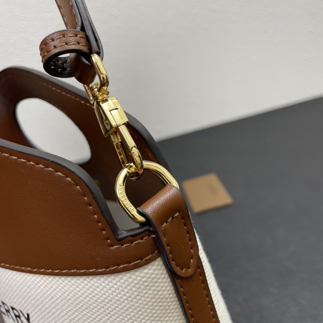 burberry messenger bag for women