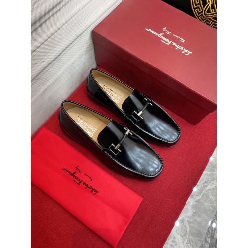 Ferragamo Leather Shoes For Men #946989