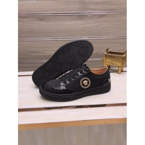 Versace Casual Shoes For Men #947249