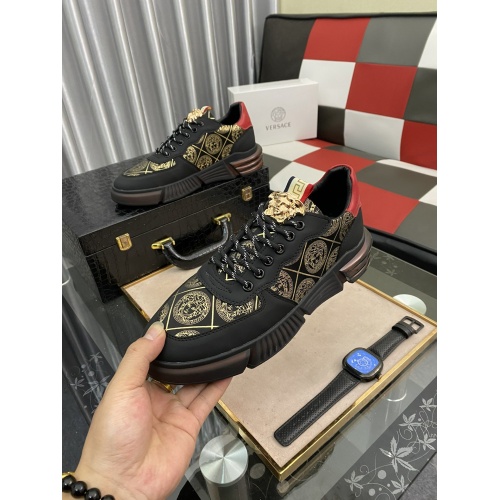 Versace Casual Shoes For Men #948522