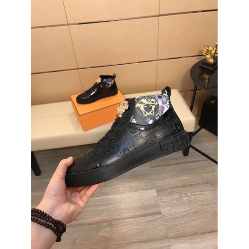 Replica Versace Casual Shoes For Men #948563 $80.00 USD for Wholesale