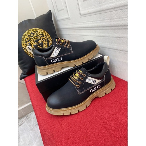 Versace Casual Shoes For Men #948576