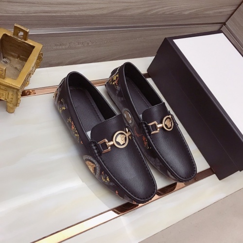 Versace Leather Shoes For Men #948832