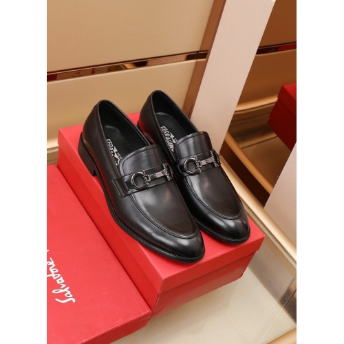 $88.00 USD Ferragamo Leather Shoes For Men #948877