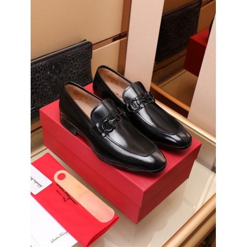 Ferragamo Leather Shoes For Men #948887