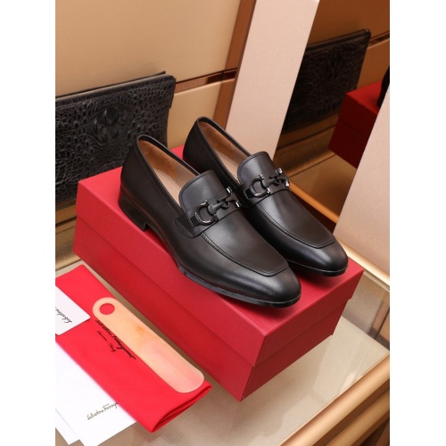 Ferragamo Leather Shoes For Men #948888