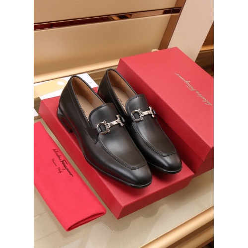 Ferragamo Leather Shoes For Men #948889