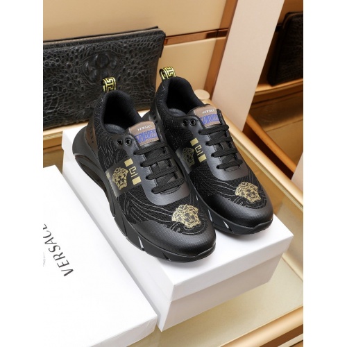 Versace Casual Shoes For Men #948896