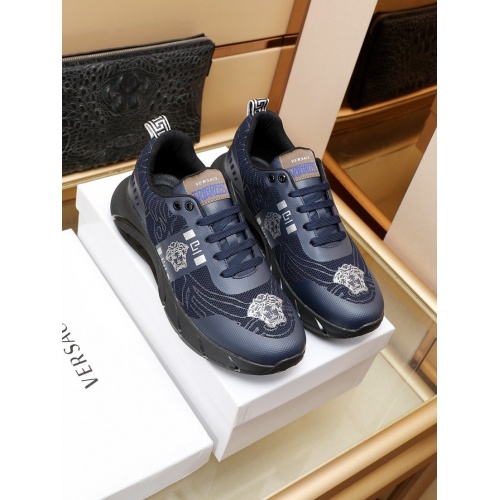 Versace Casual Shoes For Men #948897