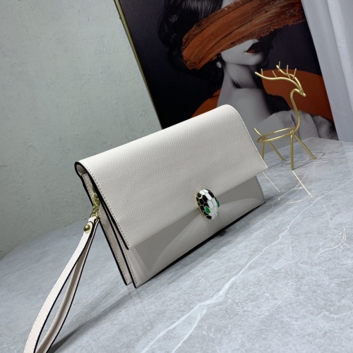 Replica Burberry AAA Messenger Bags For Women #949289 $105.00 USD for Wholesale