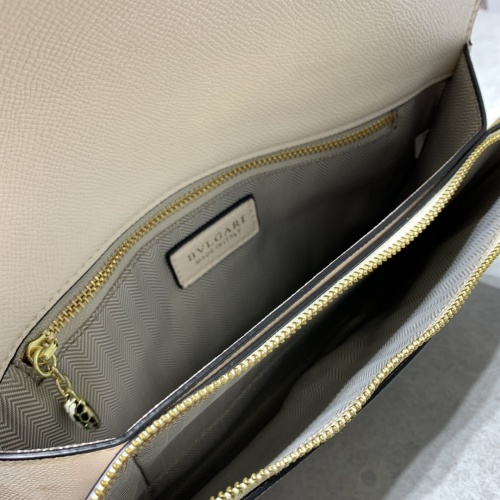 Replica Burberry AAA Messenger Bags For Women #949289 $105.00 USD for Wholesale