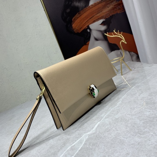 Replica Burberry AAA Messenger Bags For Women #949294 $105.00 USD for Wholesale