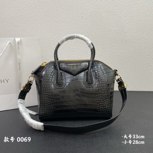Givenchy AAA Quality Handbags For Women #949298