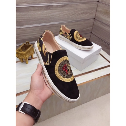Versace Casual Shoes For Men #949470