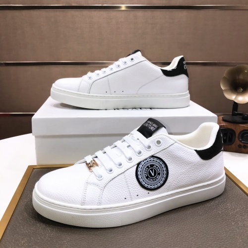 Versace Casual Shoes For Men #949523