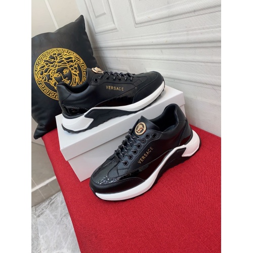 Versace Casual Shoes For Men #949841