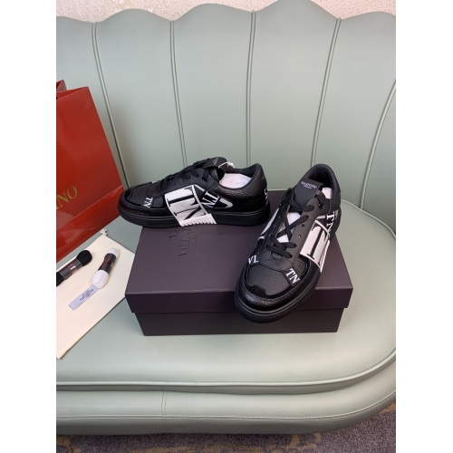 Valentino Casual Shoes For Men #950340