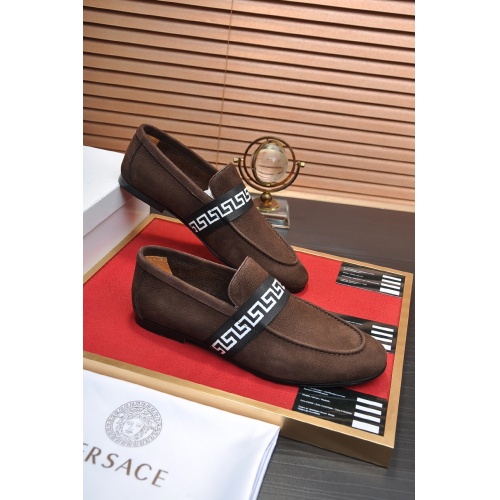 Versace Casual Shoes For Men #950407
