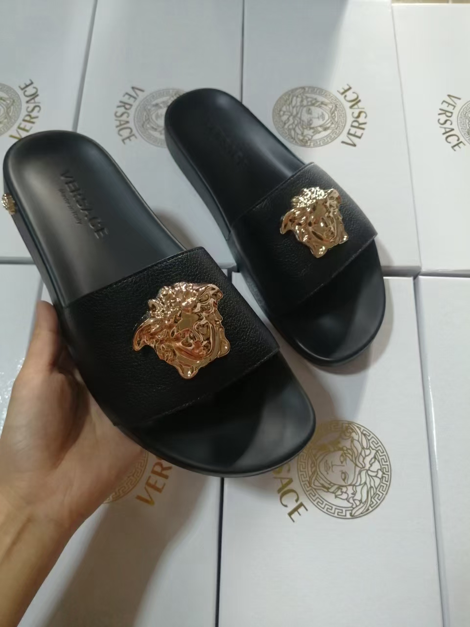 Versace Slippers For Men 950758 42.00 USD, Wholesale Replica Versace