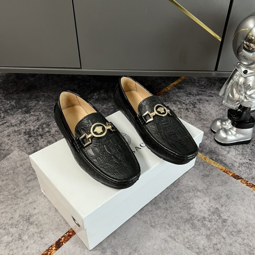Versace Leather Shoes For Men #953328