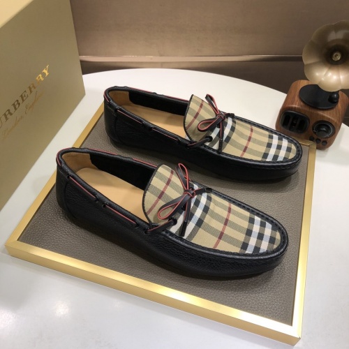 Burberry Leather Shoes For Men #953578