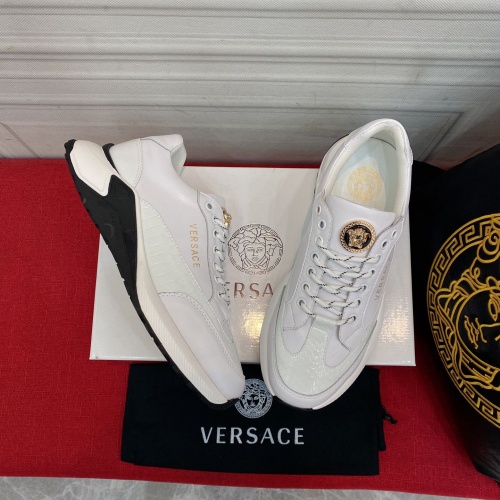 Versace Casual Shoes For Men #953784