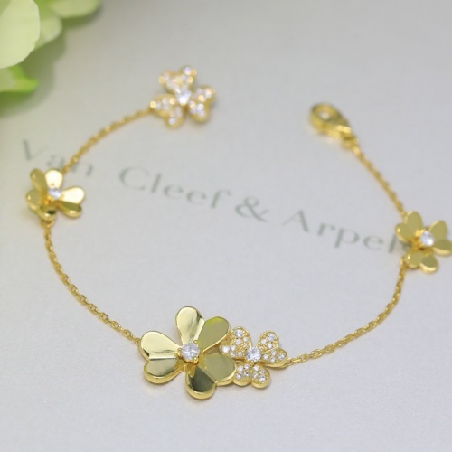 Van Cleef & Arpels Bracelets For Women #956076