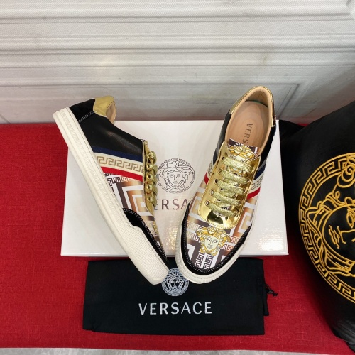 Versace Casual Shoes For Men #956554