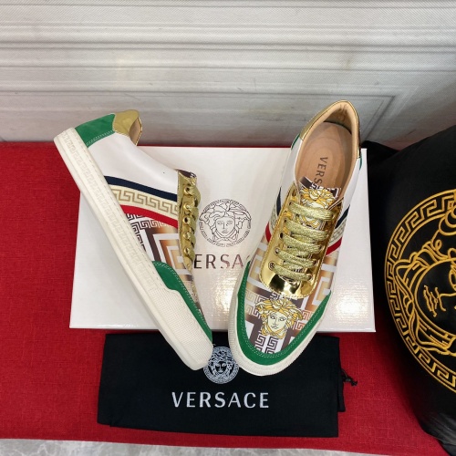 Versace Casual Shoes For Men #956555