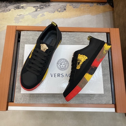 Versace Casual Shoes For Men #956566