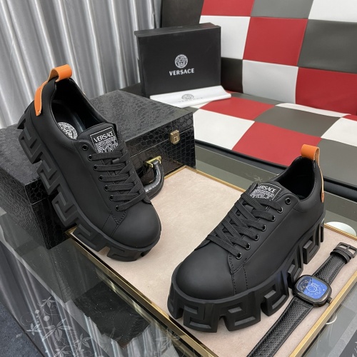 Versace Casual Shoes For Men #958155