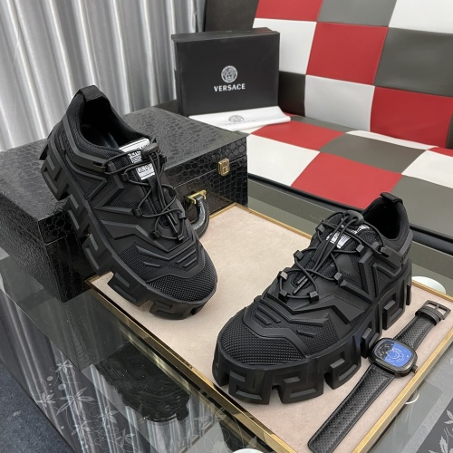 Versace Casual Shoes For Men #958165