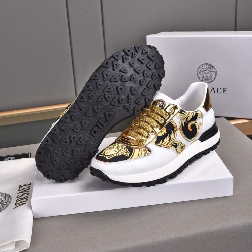 Versace Casual Shoes For Men #958488