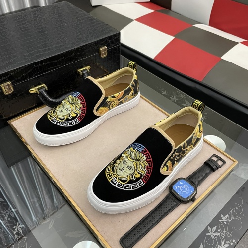 Replica Versace Casual Shoes For Men #958492 $64.00 USD for Wholesale