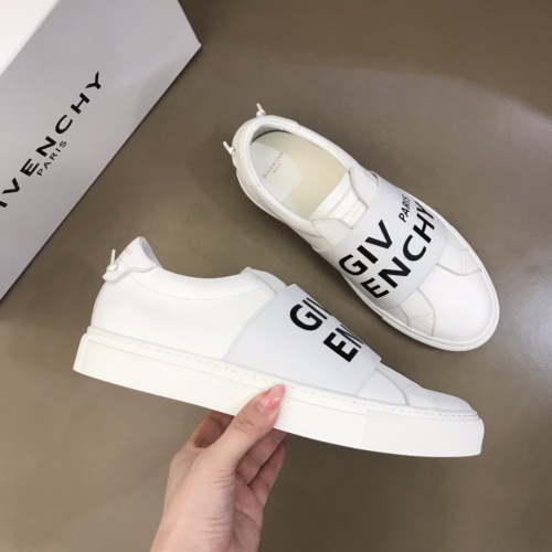 Givenchy Casual Shoes For Men #958662