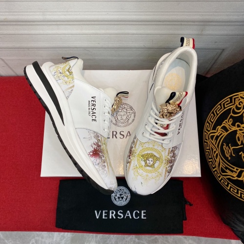 Versace Casual Shoes For Men #960689