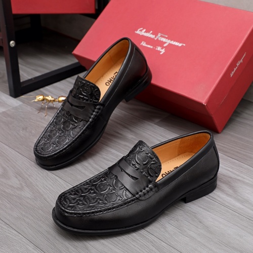 Salvatore Ferragamo Leather Shoes For Men #961300