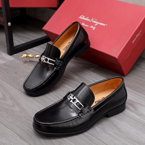 Salvatore Ferragamo Leather Shoes For Men #961301