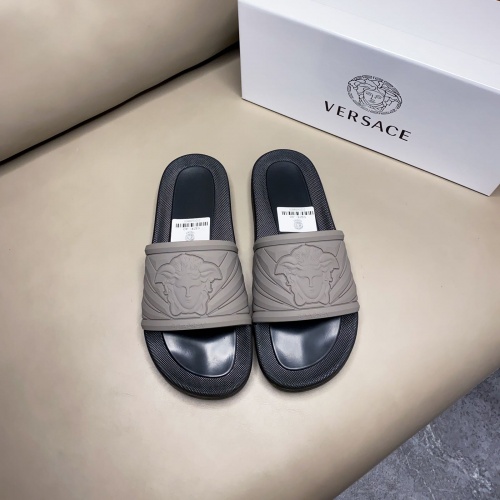 Versace Slippers For Men #961369