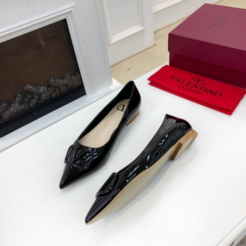 Valentino Flat Shoes For Women #962158