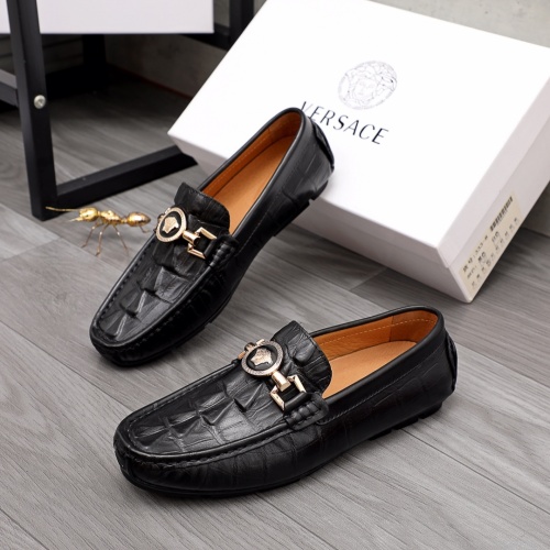 Versace Leather Shoes For Men #962415