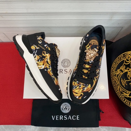 Versace Casual Shoes For Men #962803