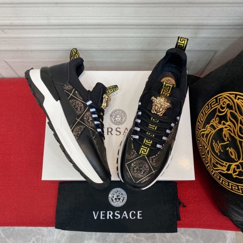 Versace Casual Shoes For Men #962804