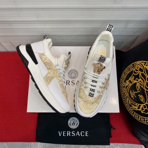 Versace Casual Shoes For Men #962805